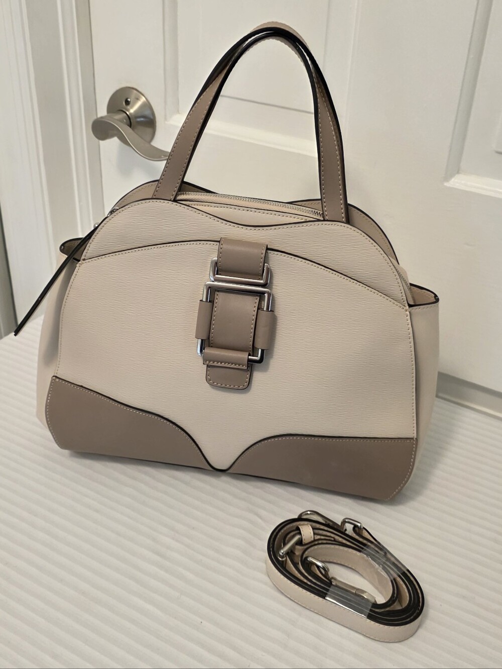 EUC NICOLI Two-Tone Leather Satchel W/Detachable Strap Business, Chic